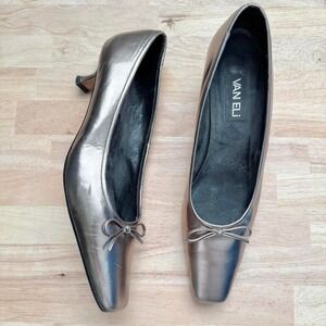 Silver square toe bow kitten heel Size 9-9.5 narrow